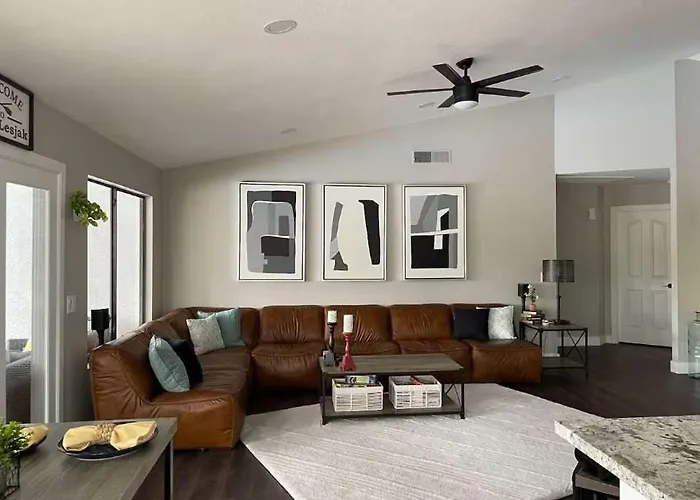Glendale Escape Private Pool & Charming Patio *