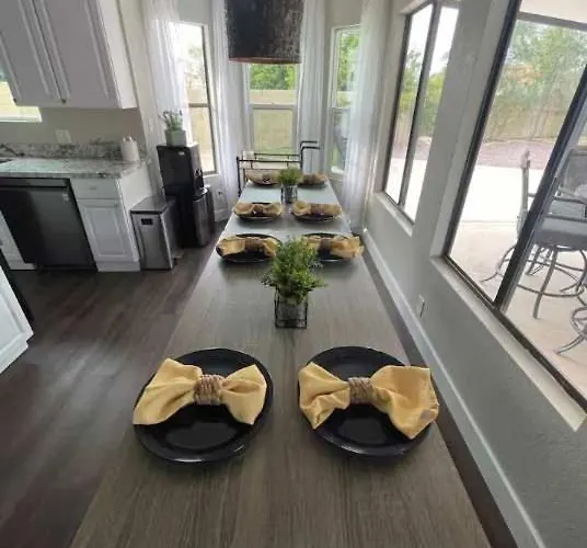 Ferienhaus Glendale Escape Private Pool & Charming Patio *