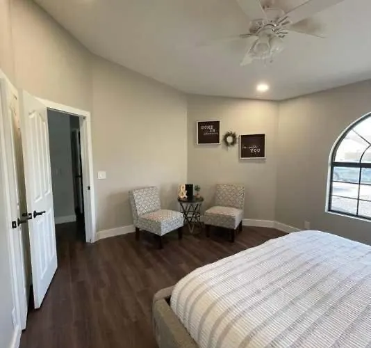 Glendale Escape Private Pool & Charming Patio Ferienhaus *