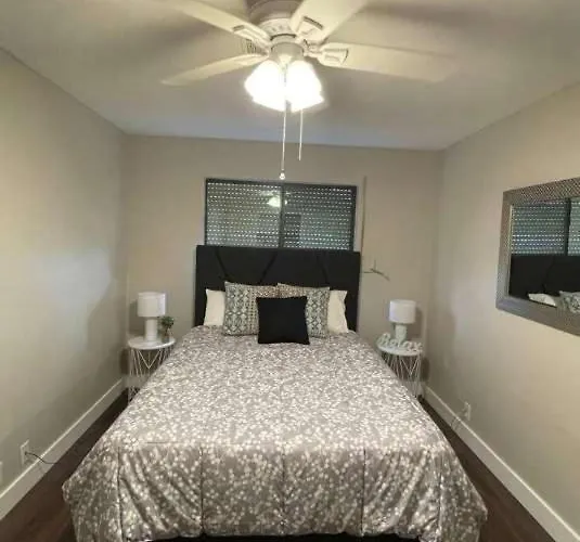 Glendale Escape Private Pool & Charming Patio