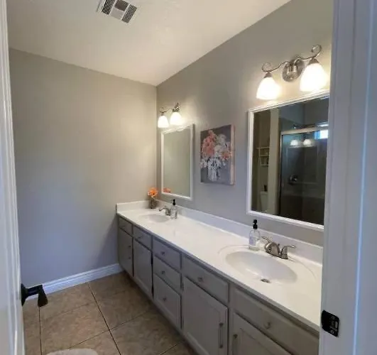 Ferienhaus Glendale Escape Private Pool & Charming Patio *