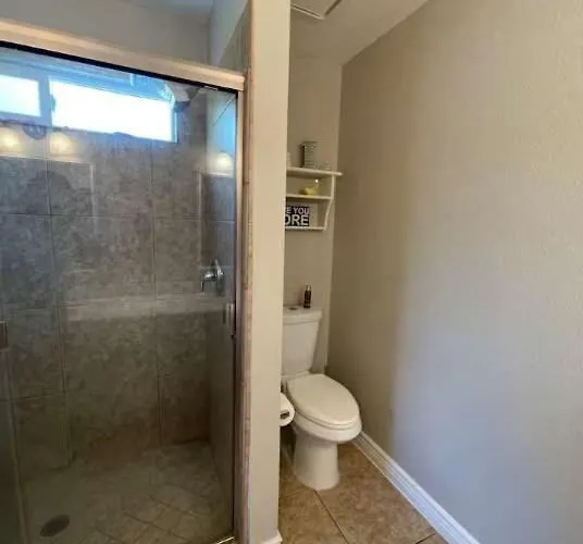 Glendale Escape Private Pool & Charming Patio *