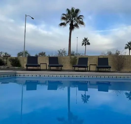 Glendale Escape Private Pool & Charming Patio Ferienhaus *
