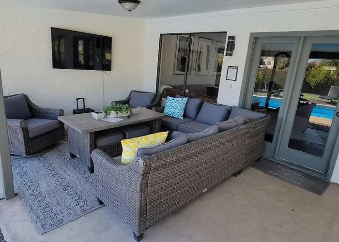 Glendale Escape Private Pool & Charming Patio *