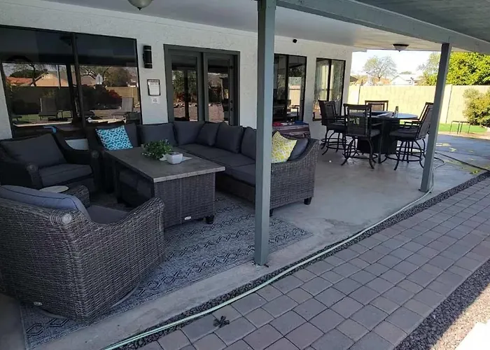 Glendale Escape Private Pool & Charming Patio